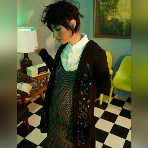 Beetlejuice Beetlejuice Lydia Sandworm Ghost Hooded Cardigan Sweater Glow dark - Picture 2 of 5